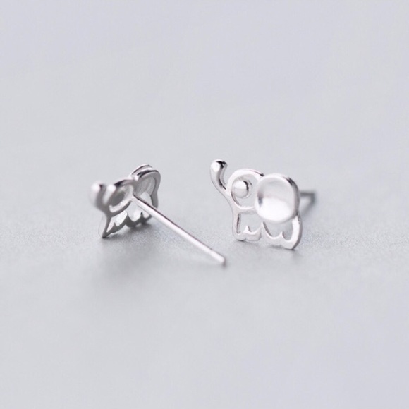Mini Elephant ๐ Sterling Silver(925) Post Earring - Picture 2 of 5